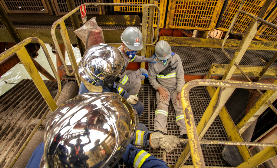 Exercício simulado mobiliza Portos do Paraná contra incêndios em shiploader