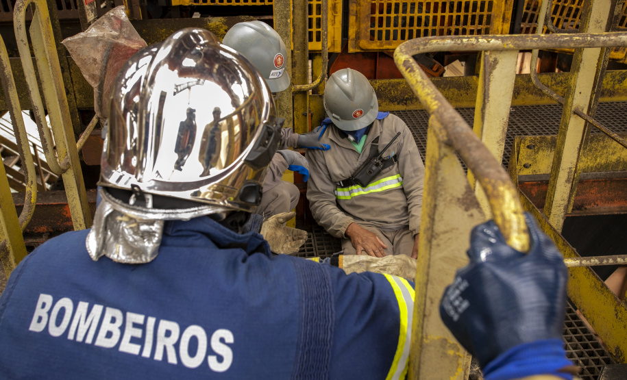 Exercício simulado mobiliza Portos do Paraná contra incêndios em shiploader