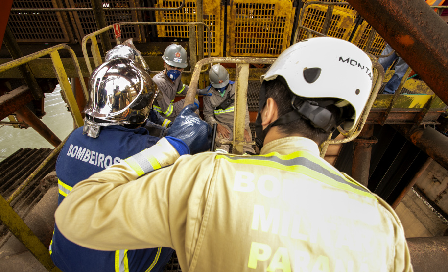 Exercício simulado mobiliza Portos do Paraná contra incêndios em shiploader