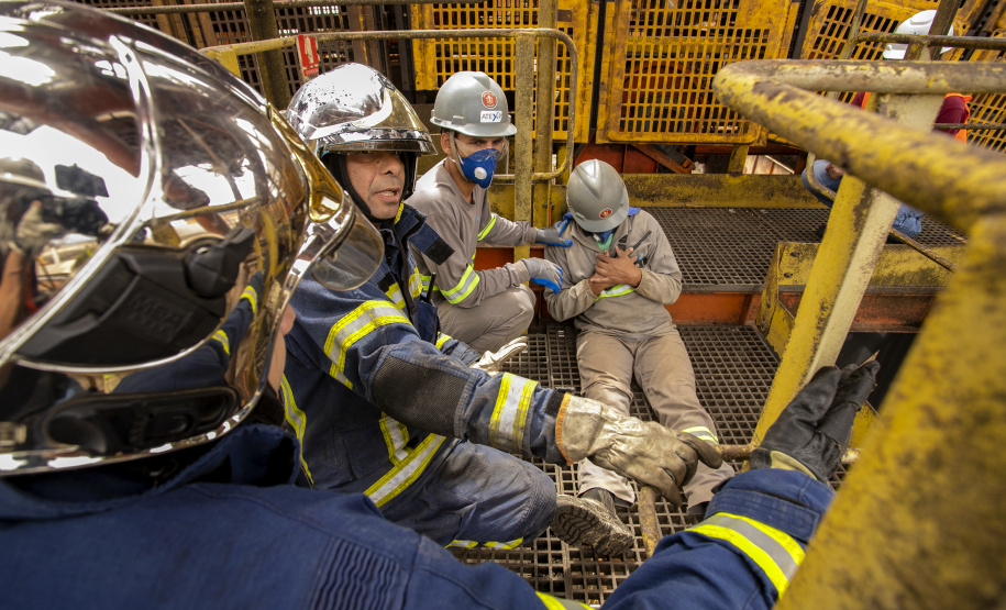 Exercício simulado mobiliza Portos do Paraná contra incêndios em shiploader