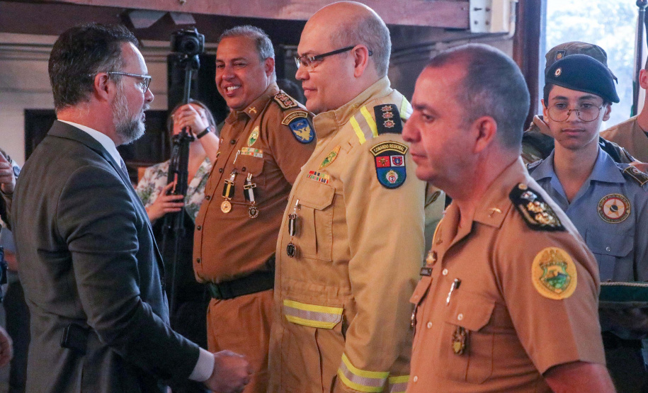 PMPR homenageia militares e autoridades civis no aniversário do BPRv, BPMOA e BOPE