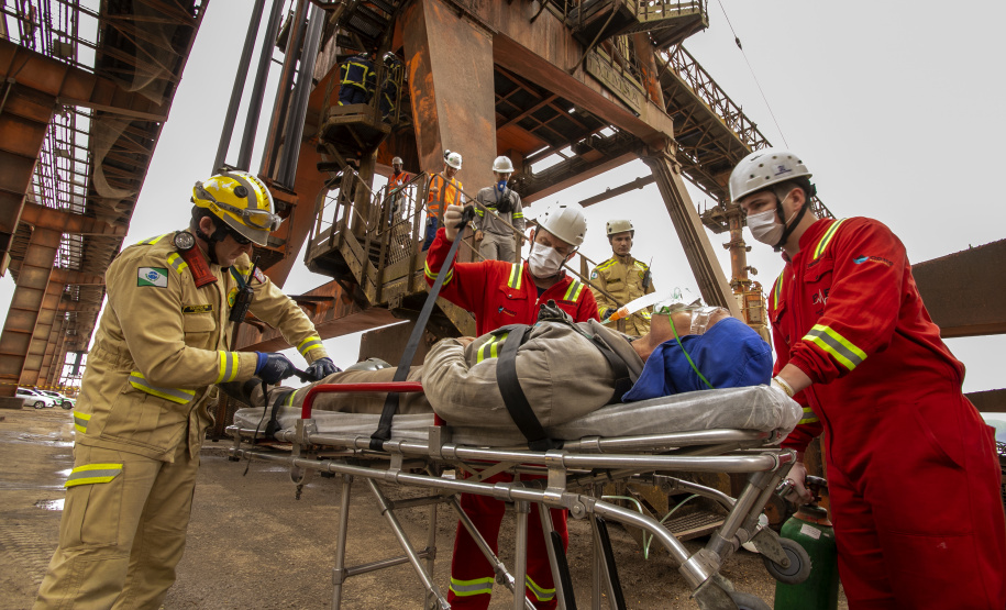 Exercício simulado mobiliza Portos do Paraná contra incêndios em shiploader