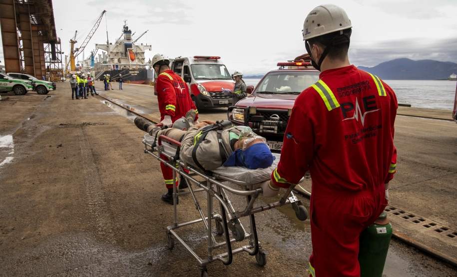 Exercício simulado mobiliza Portos do Paraná contra incêndios em shiploader