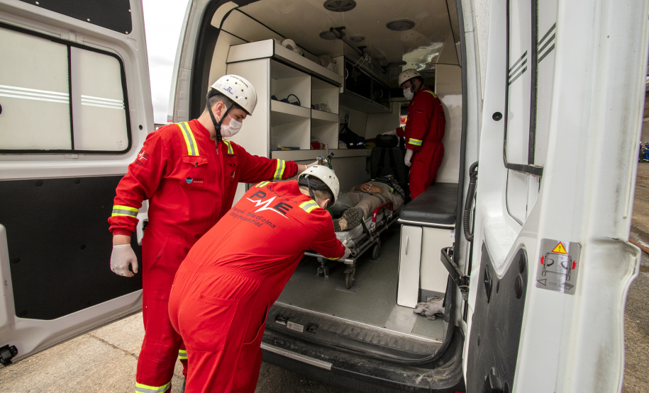 Exercício simulado mobiliza Portos do Paraná contra incêndios em shiploader