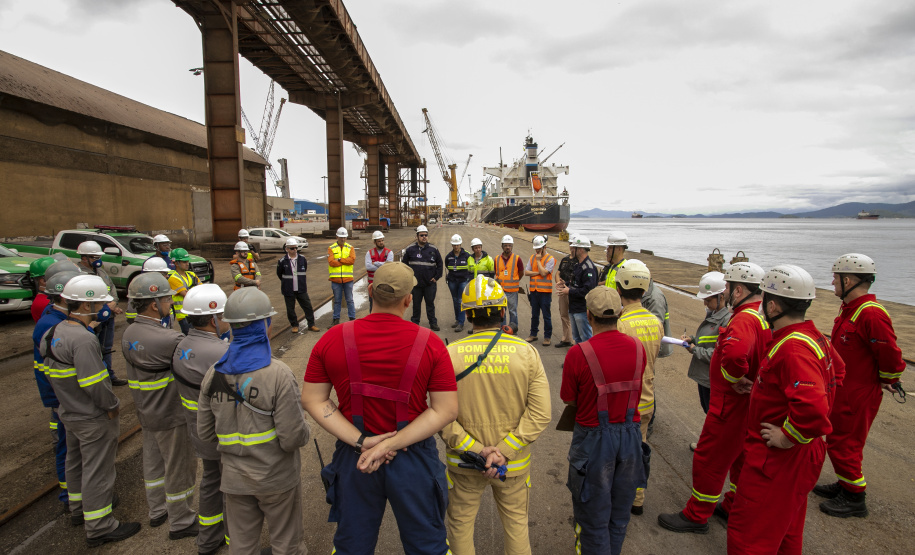 Exercício simulado mobiliza Portos do Paraná contra incêndios em shiploader
