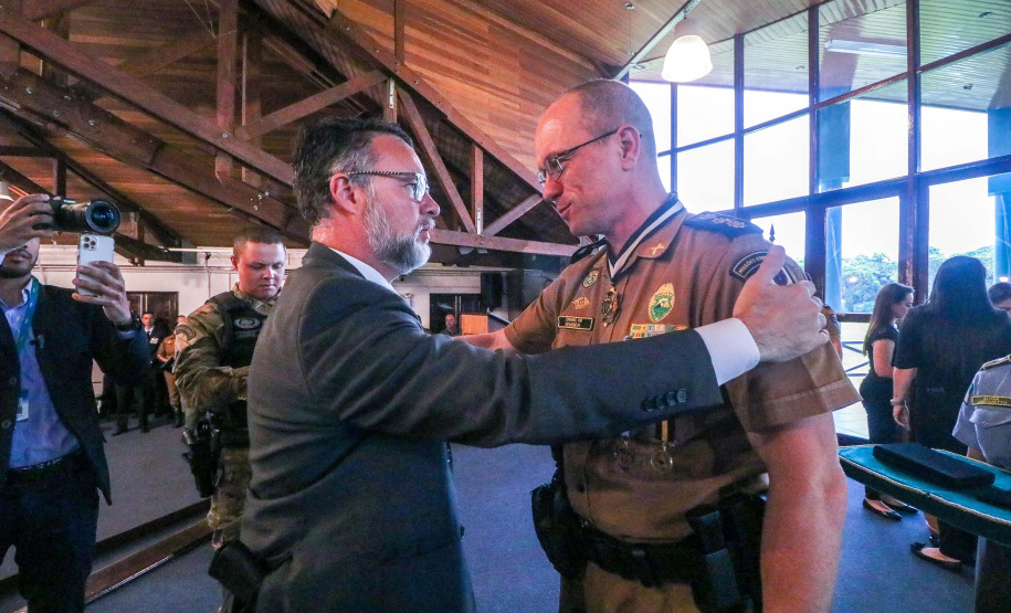 PMPR homenageia militares e autoridades civis no aniversário do BPRv, BPMOA e BOPE