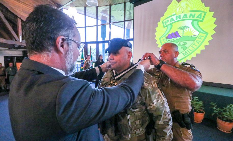 PMPR homenageia militares e autoridades civis no aniversário do BPRv, BPMOA e BOPE