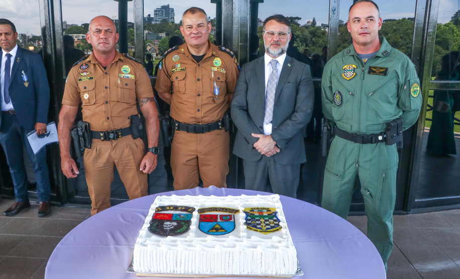 PMPR homenageia militares e autoridades civis no aniversário do BPRv, BPMOA e BOPE