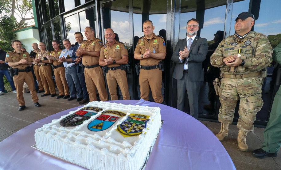 PMPR homenageia militares e autoridades civis no aniversário do BPRv, BPMOA e BOPE