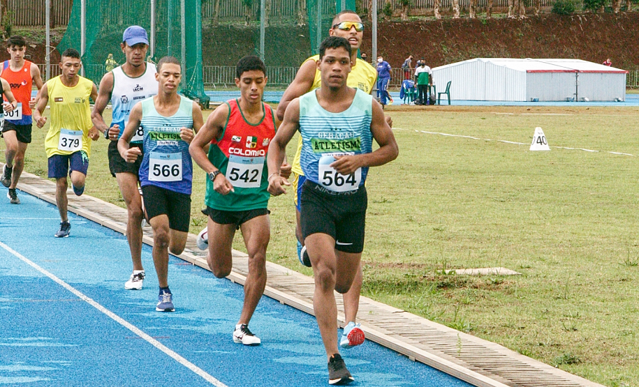 Mais de 250 atletas disputam etapa estadual de atletismo dos Jogos Abertos do Paraná
