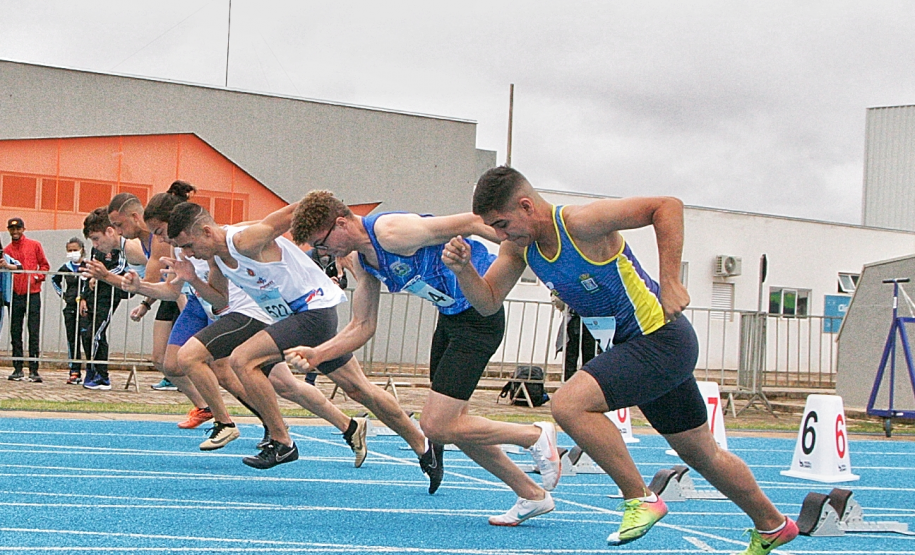 Mais de 250 atletas disputam etapa estadual de atletismo dos Jogos Abertos do Paraná