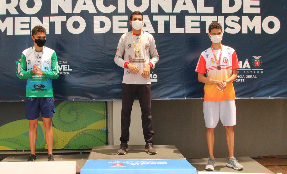 Mais de 250 atletas disputam etapa estadual de atletismo dos Jogos Abertos do Paraná