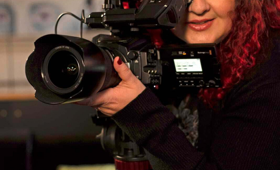 Biblioteca Pública exibe o documentário "Cativas: Presas Pelo Coração" neste sábado