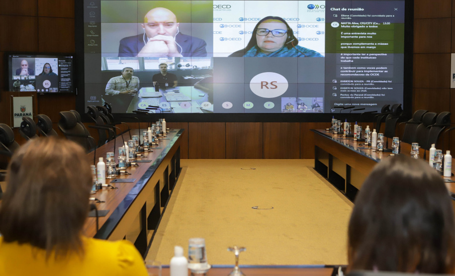 Curitiba, 25 de outubro de 2022 - Teleconferência referente a Missão OCDE no Paraná que aconteceu no Gabinete de Gestão Integrada (GGI) - Foto: Roberto Dziura Jr./AEN