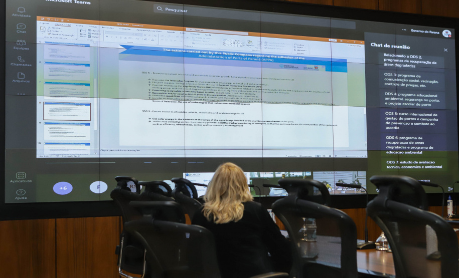 Curitiba, 25 de outubro de 2022 - Teleconferência referente a Missão OCDE no Paraná que aconteceu no Gabinete de Gestão Integrada (GGI) - Foto: Roberto Dziura Jr./AEN