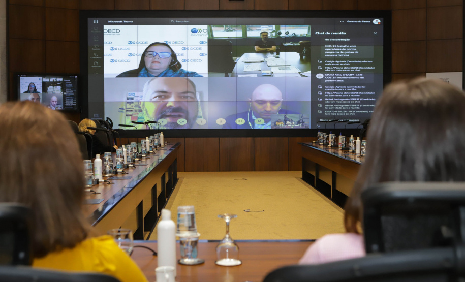 Curitiba, 25 de outubro de 2022 - Teleconferência referente a Missão OCDE no Paraná que aconteceu no Gabinete de Gestão Integrada (GGI) - Foto: Roberto Dziura Jr./AEN