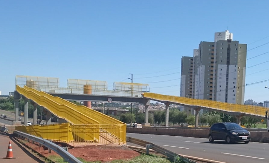 Nova passarela na PR-445 em Londrina será liberada para pedestres a partir de 30 de outubro