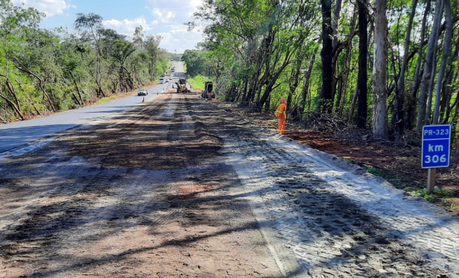 PR-323 recebe novas terceiras faixas entre Doutor Camargo e Iporã