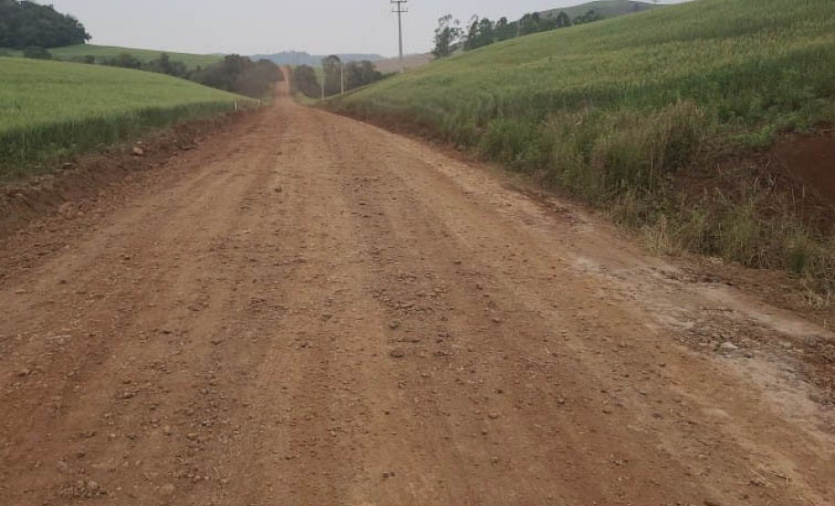 Recuperação da PR-462 beneficia distrito que abriga polo turístico do Centro-Oeste