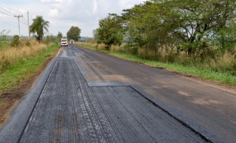 Governo realiza obras de conservação da PR-576 no Noroeste do Paraná