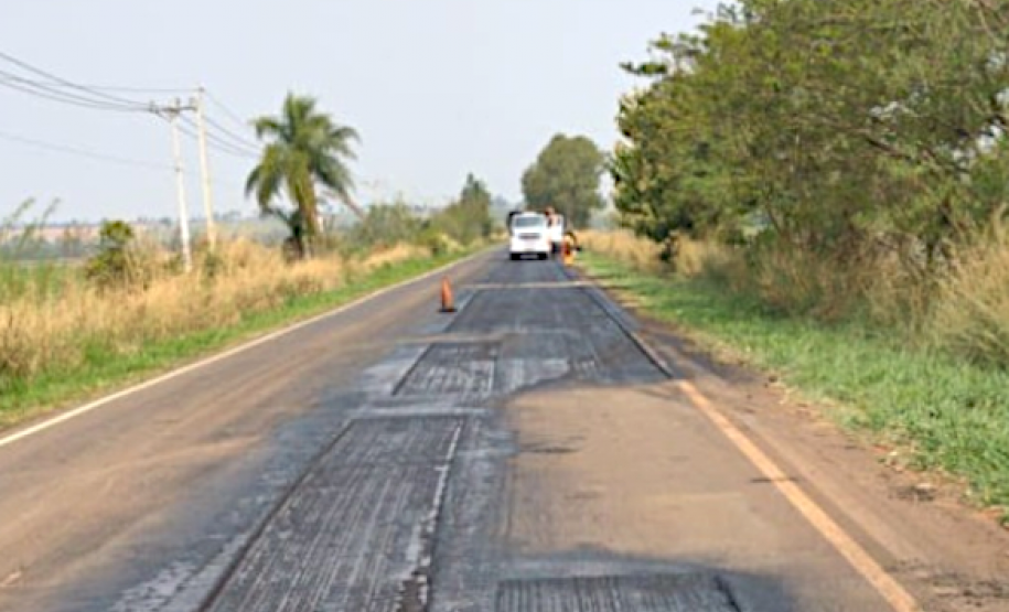 Governo realiza obras de conservação da PR-576 no Noroeste do Paraná