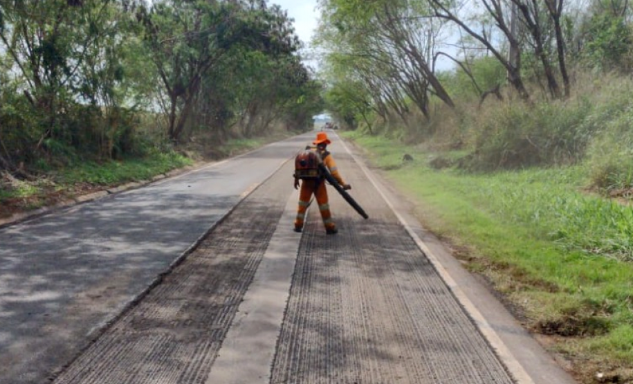 Governo realiza obras de conservação da PR-576 no Noroeste do Paraná