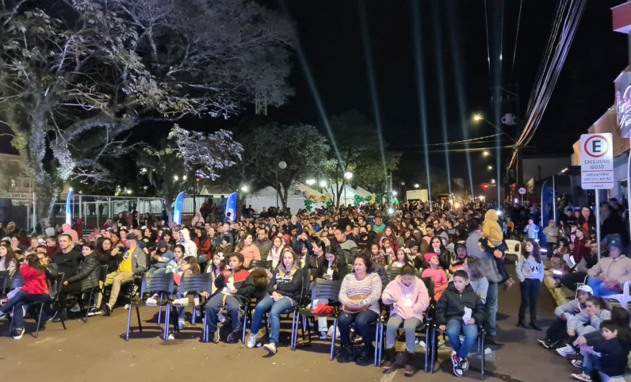 CINEMA NA PRAÇA