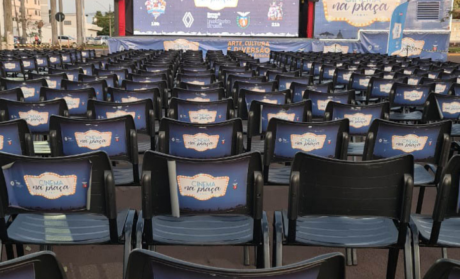 CINEMA NA PRAÇA