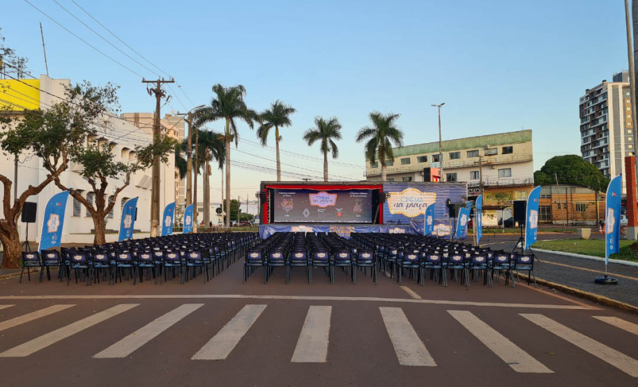 CINEMA NA PRAÇA