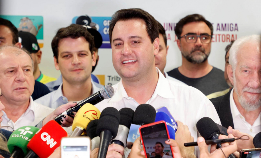 Ratinho Junior é reeleito com a maior votação da história do Paraná