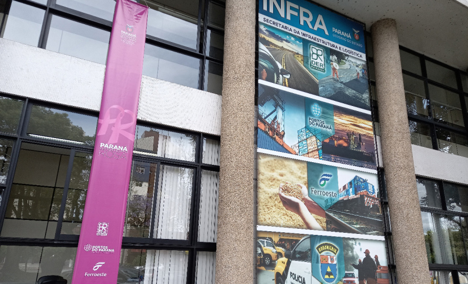 Prédios públicos e símbolos do Paraná se pintam de rosa em nome da prevenção ao câncer