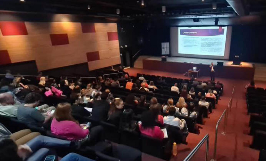 Capacitação de servidores busca padronizar ritos processuais nas licitações e contratos do Estado