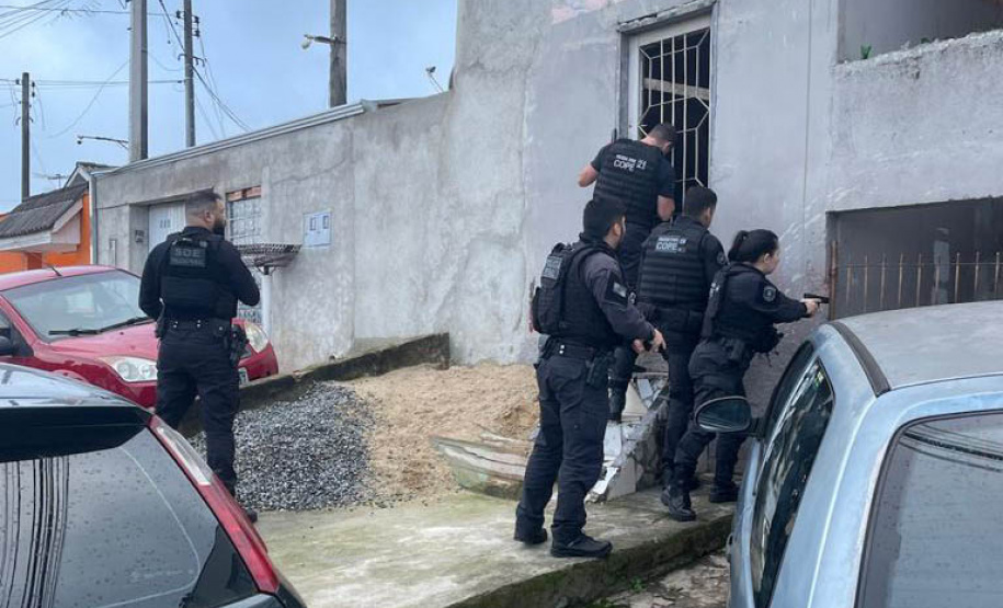Operação conjunta entre Polícias Penal e Civil cumpre cinco mandados de prisão