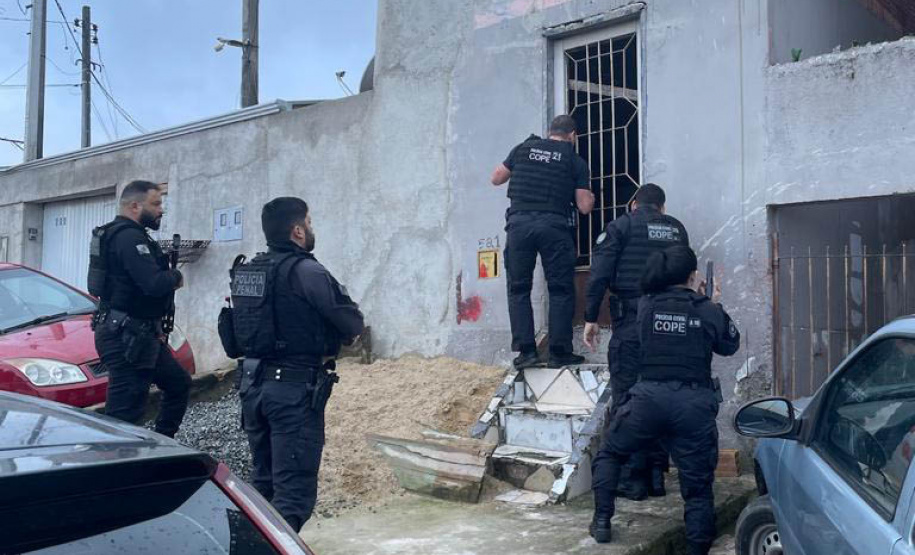 Operação conjunta entre Polícias Penal e Civil cumpre cinco mandados de prisão