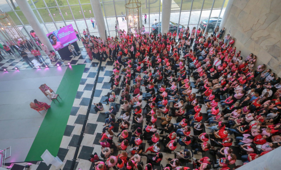 Primeira-dama destaca importância da conscientização contra o câncer de mama
