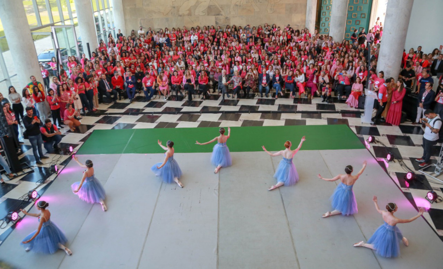 Primeira-dama destaca importância da conscientização contra o câncer de mama