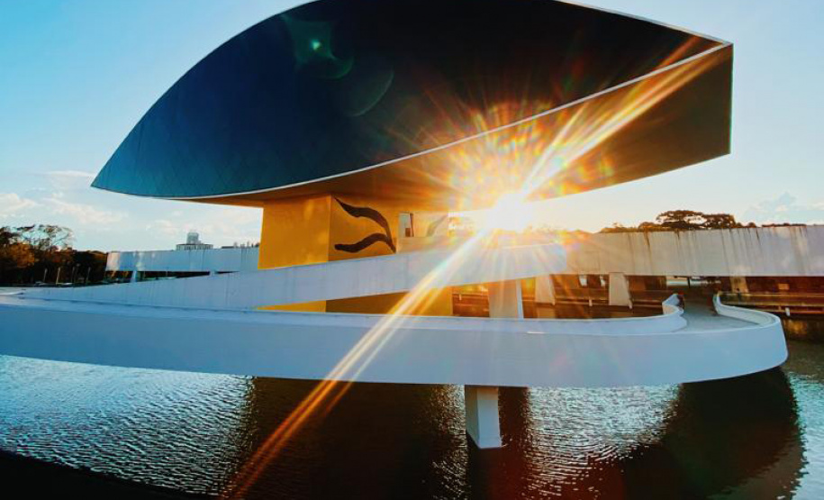 Museu Oscar Niemeyer comemora 20 anos e lança programação especial de aniversário