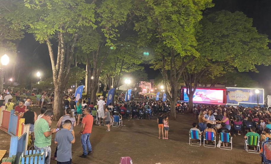 Cinema na Praça