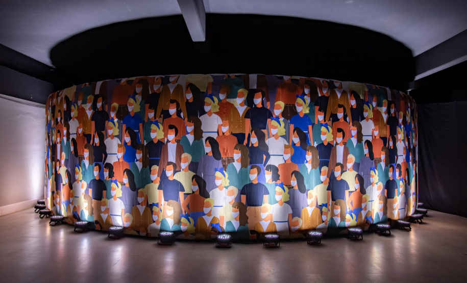 Com apoio do BRDE, exposição mostra histórias da pandemia na Arena da Baixada até dia 30