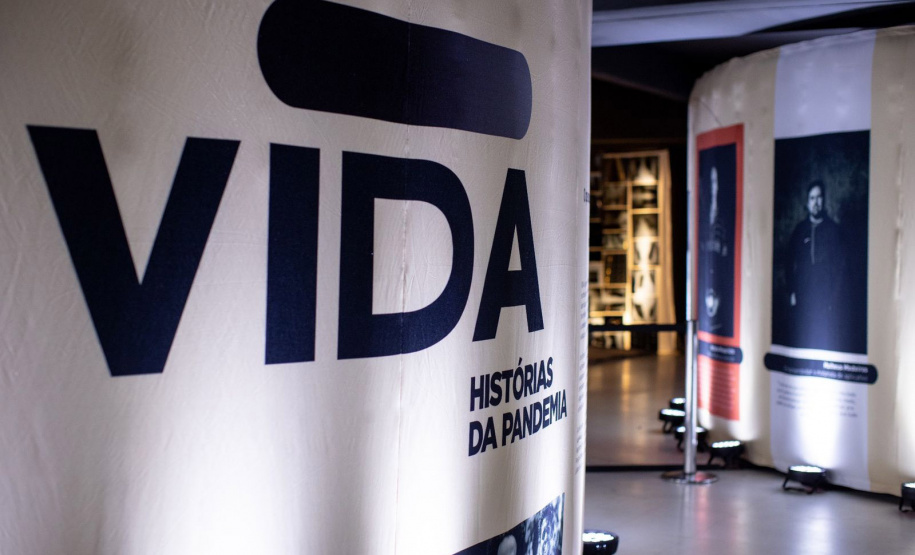 Com apoio do BRDE, exposição mostra histórias da pandemia na Arena da Baixada até dia 30