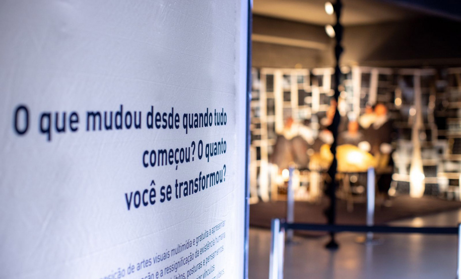 Com apoio do BRDE, exposição mostra histórias da pandemia na Arena da Baixada até dia 30