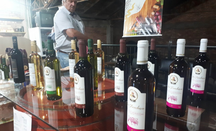 Produtores de uva de Mariópolis recebem recursos do Estado para ampliar industrialização de sucos e vinhos