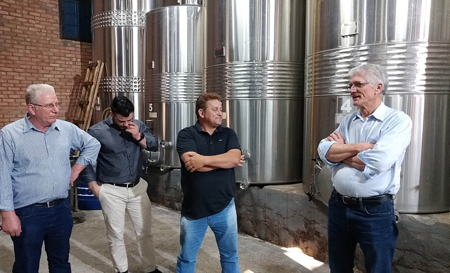 Produtores de uva de Mariópolis recebem recursos do Estado para ampliar industrialização de sucos e vinhos