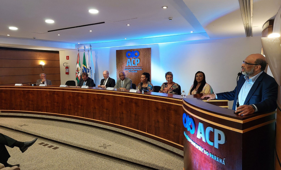 Secretário da Fazenda palestra em evento de celebração ao Dia da Consciência Negra 