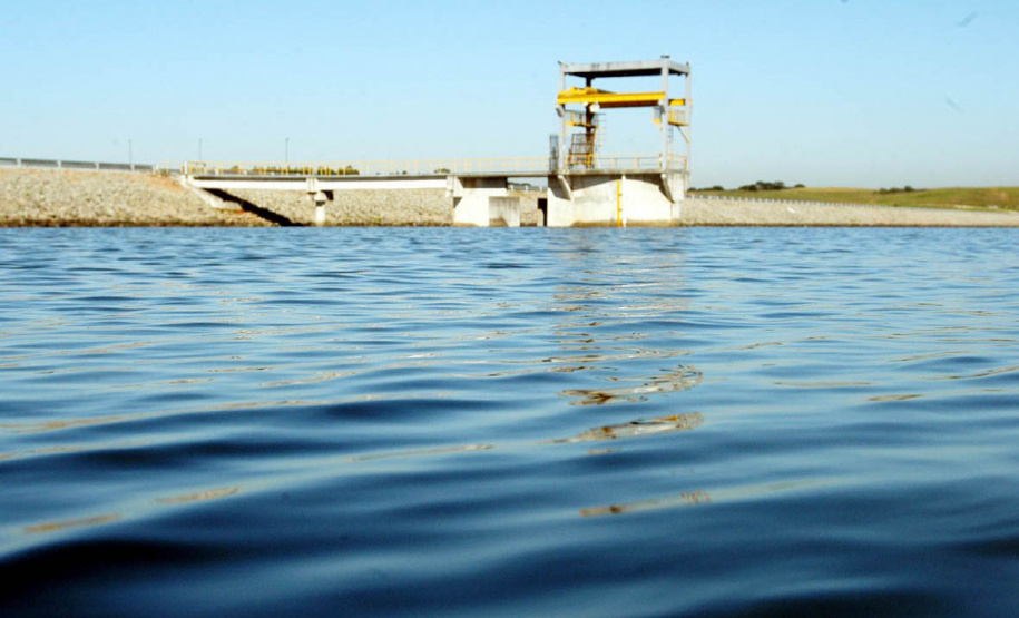 Sanepar e Tecpar entregam relatório ao MP com resultados das análises de água dos rios