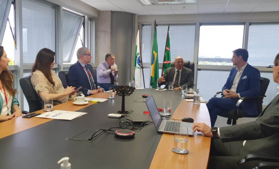 Sanepar e Tecpar entregam relatório ao MP com resultados das análises de água dos rios