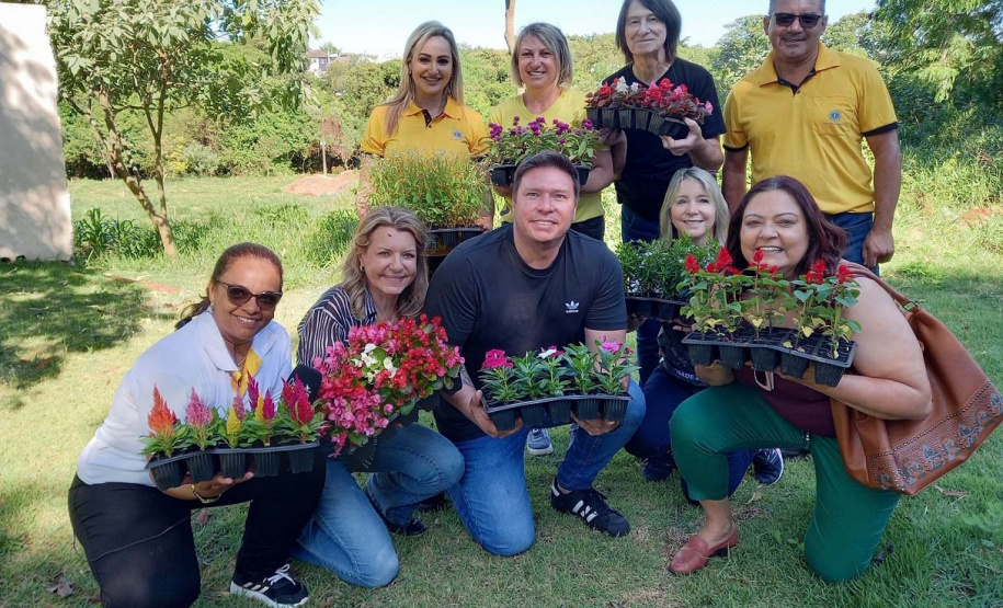 Rios de Cascavel recebem flores e árvores