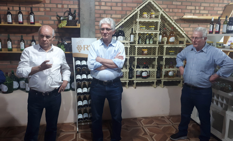 Produtores de uva de Mariópolis recebem recursos do Estado para ampliar industrialização de sucos e vinhos