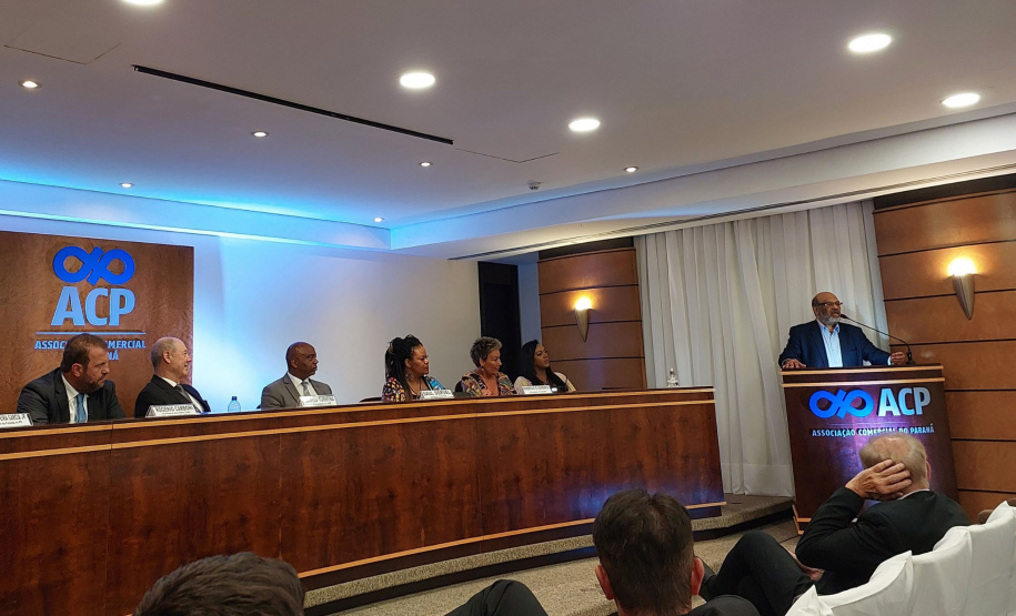 Secretário da Fazenda palestra em evento de celebração ao Dia da Consciência Negra 