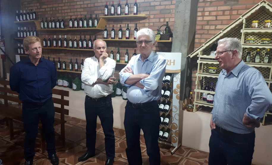 Produtores de uva de Mariópolis recebem recursos do Estado para ampliar industrialização de sucos e vinhos